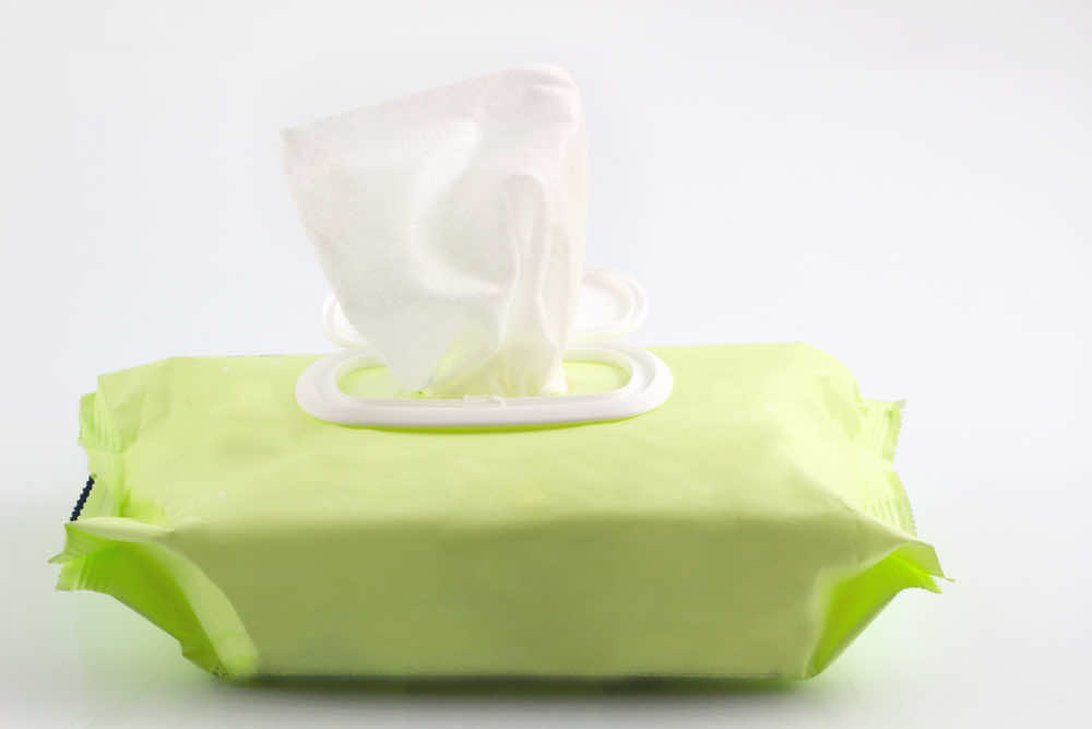 khăn ướt chứa cồn - Nguyên nhân gây mụn viêm sưng